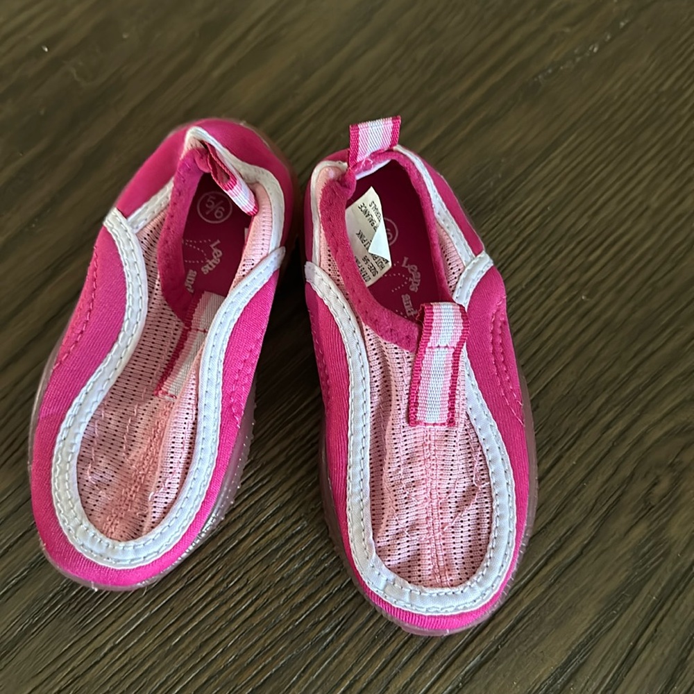 Leaps and bounds girls 5/6 toddler water shoes pink